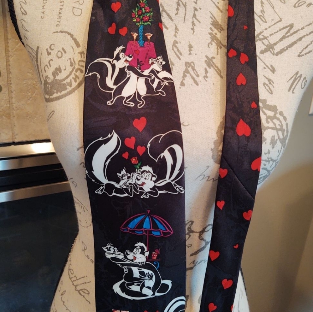 Looney Tunes Mania Pepe' Le Pew Tie! - Picture 2 of 8